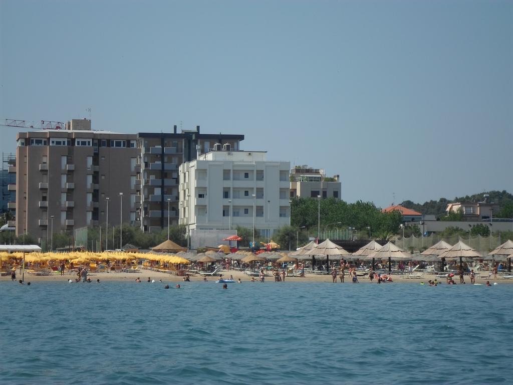 Hotel Mare Pésaro Exterior foto